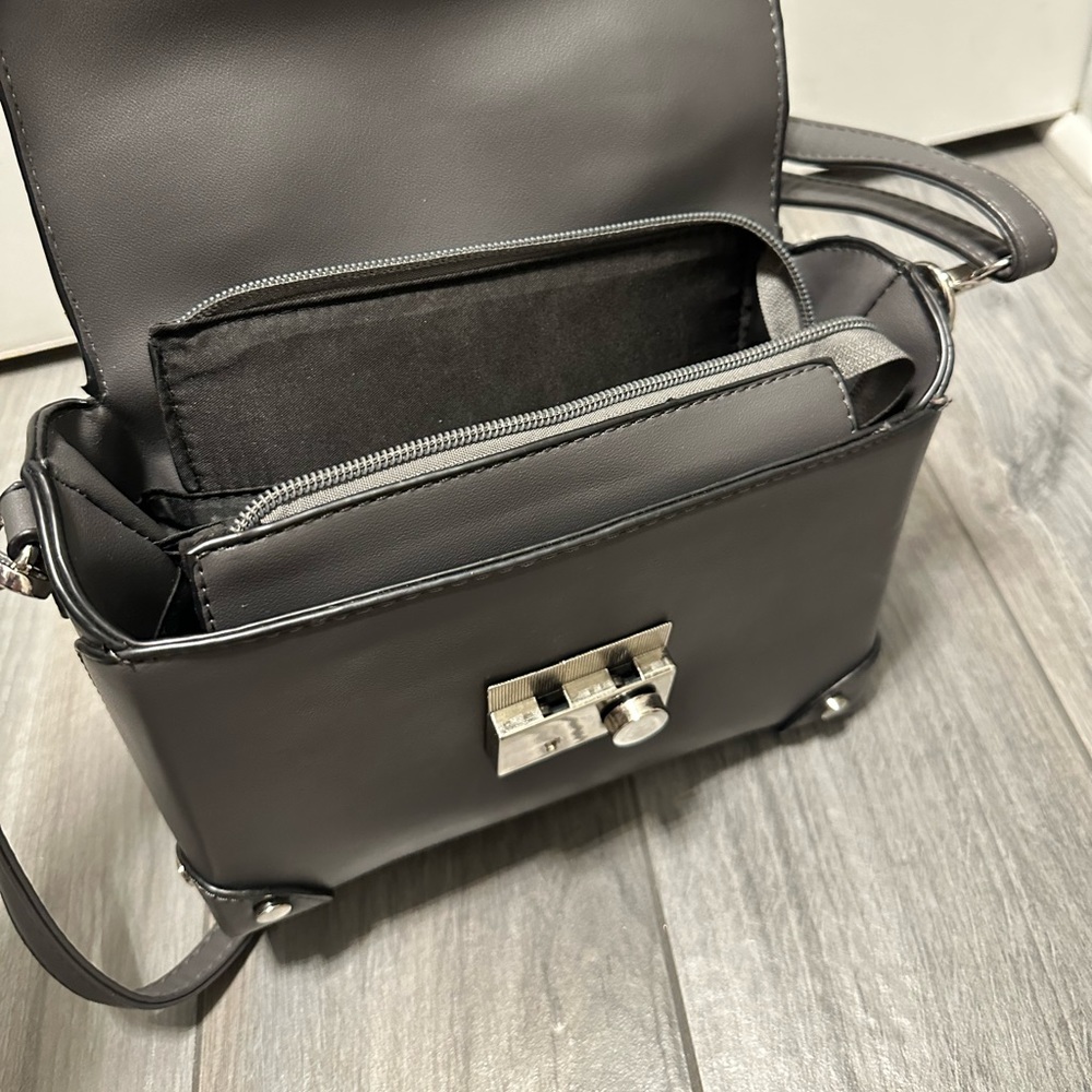 Grey trunks h’bag - Picture 2 of 3